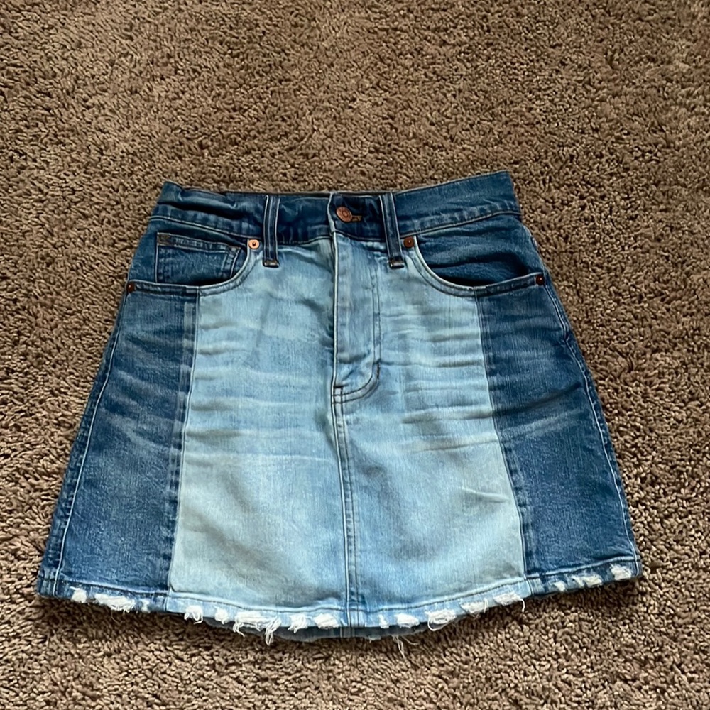 Madewell super cute jean skirt Size 25